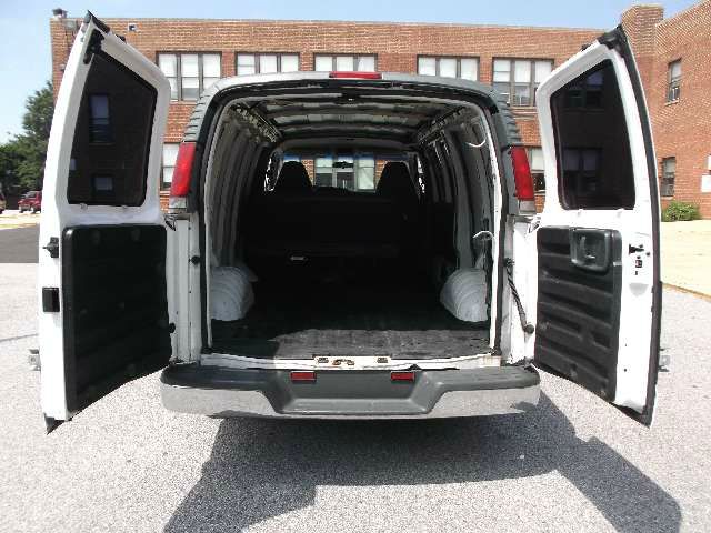 1999 Chevrolet Express 750i 4dr Sdn