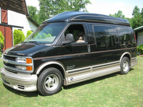 1999 Chevrolet Express 750i 4dr Sdn
