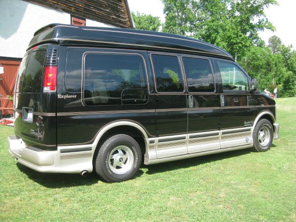 1999 Chevrolet Express 750i 4dr Sdn