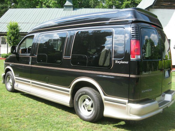 1999 Chevrolet Express 750i 4dr Sdn