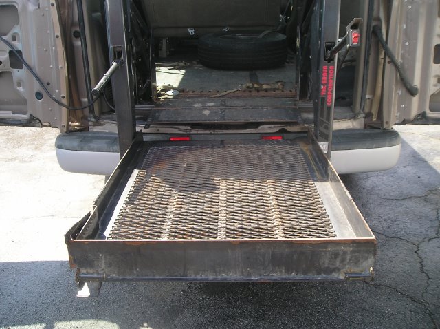 2000 Chevrolet Express LE w/CD MP3