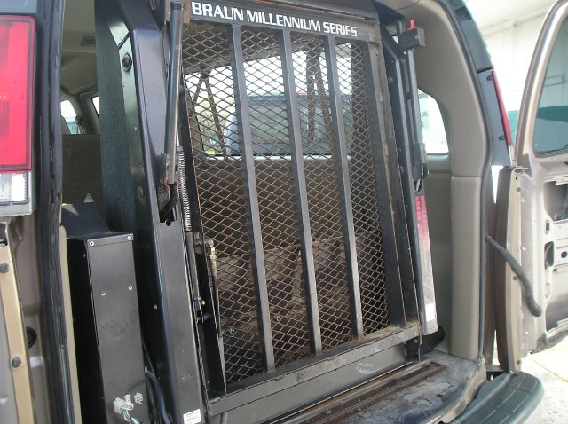 2000 Chevrolet Express LE w/CD MP3