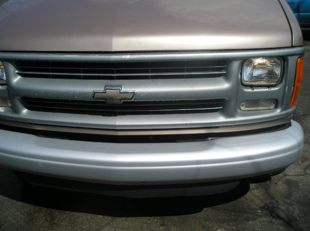 2000 Chevrolet Express LE w/CD MP3