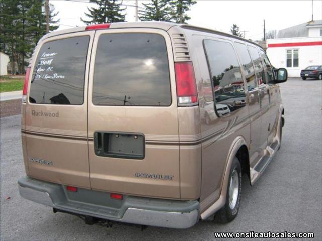 2000 Chevrolet Express 750i 4dr Sdn