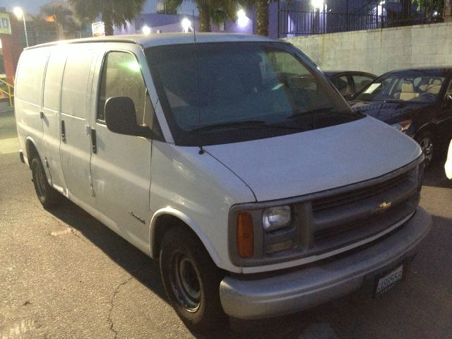 2000 Chevrolet Express 750i 4dr Sdn
