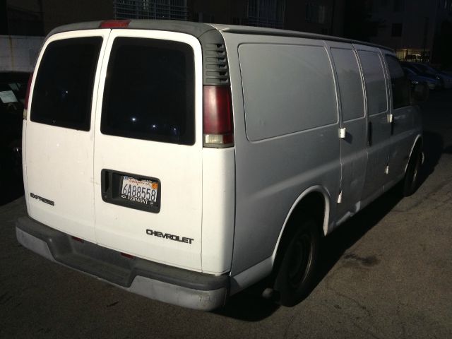 2000 Chevrolet Express 750i 4dr Sdn