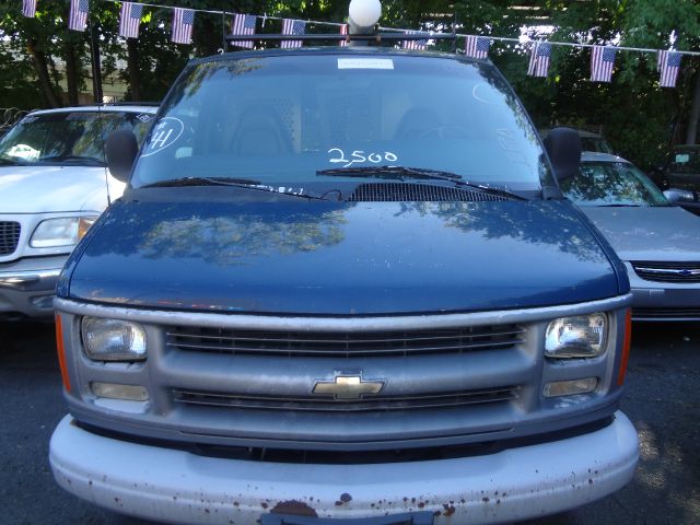 2000 Chevrolet Express REG WB