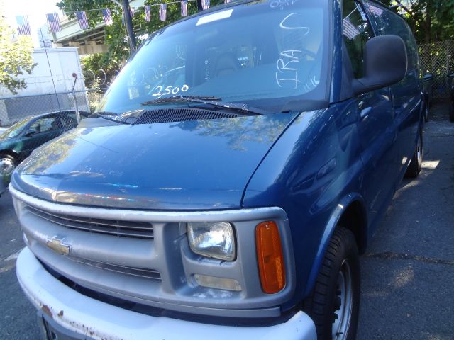 2000 Chevrolet Express REG WB
