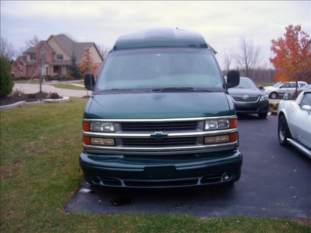 2000 Chevrolet Express Water Truck