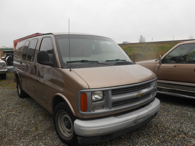 2000 Chevrolet Express 750i 4dr Sdn