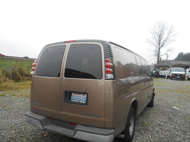 2000 Chevrolet Express 750i 4dr Sdn