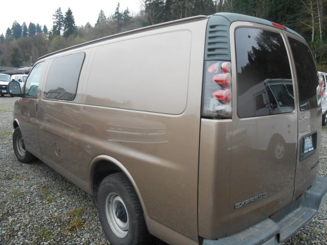 2000 Chevrolet Express 750i 4dr Sdn