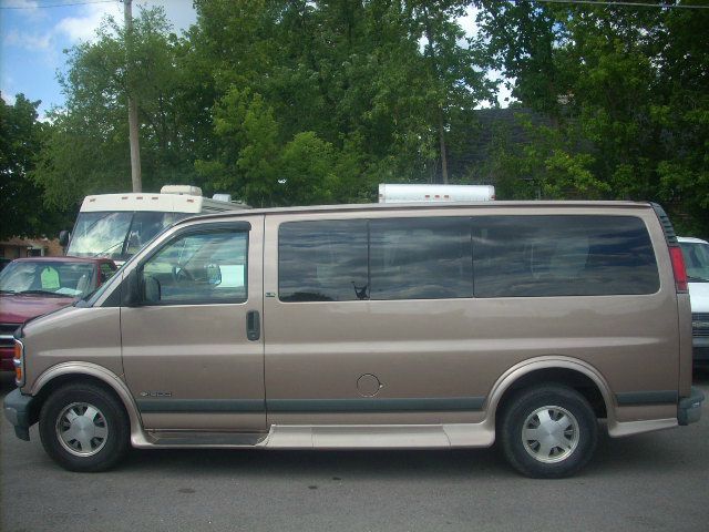 2000 Chevrolet Express Sport LOW Miles