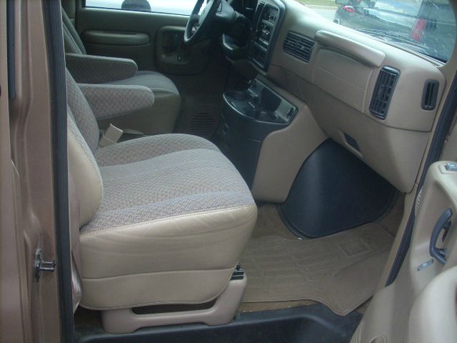 2000 Chevrolet Express Sport LOW Miles