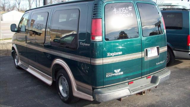 2000 Chevrolet Express Water Truck