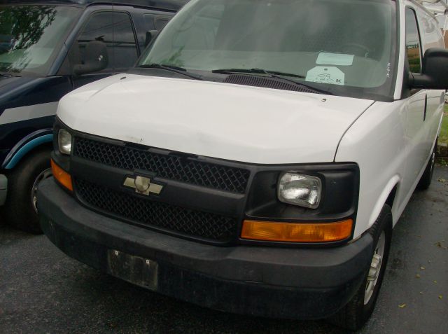 2000 Chevrolet Express 750i 4dr Sdn