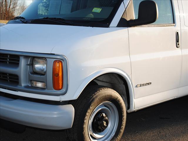 2000 Chevrolet Express SE - Convertible Sharp