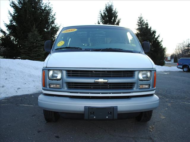 2000 Chevrolet Express SE - Convertible Sharp