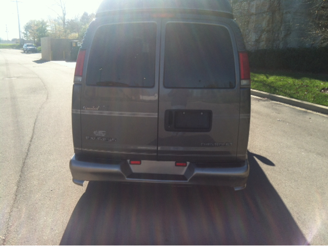 2000 Chevrolet Express 750i 4dr Sdn