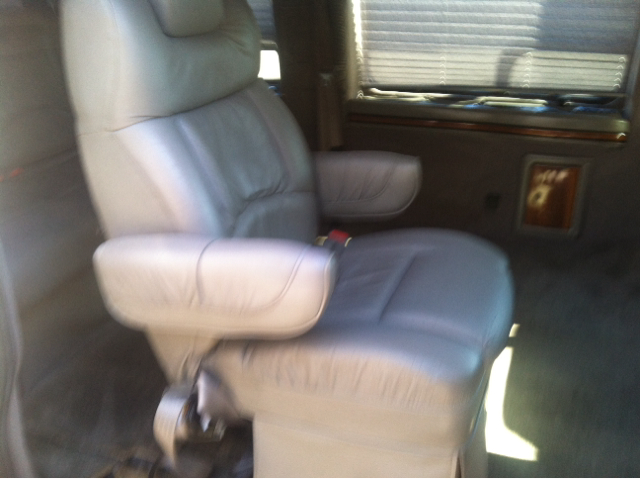 2000 Chevrolet Express 750i 4dr Sdn