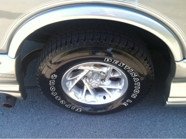 2000 Chevrolet Express 750i 4dr Sdn