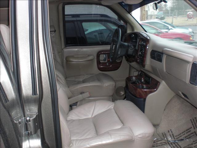 2000 Chevrolet Express Base