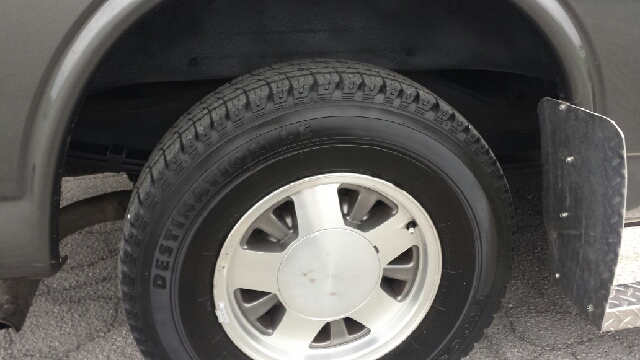 2000 Chevrolet Express 750i 4dr Sdn