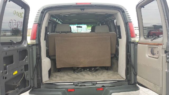 2000 Chevrolet Express 750i 4dr Sdn