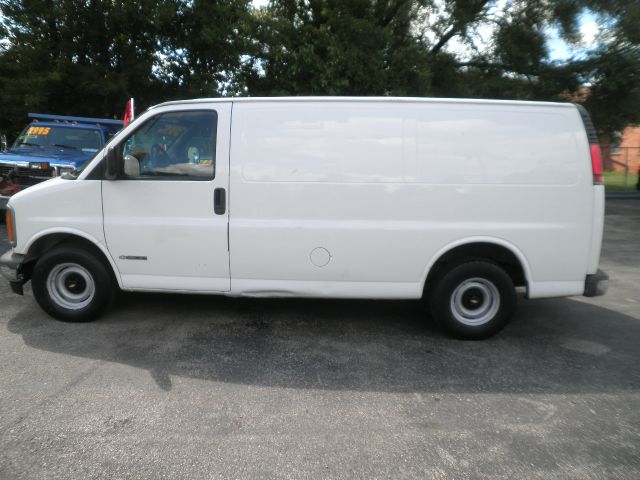 2000 Chevrolet Express 750i 4dr Sdn