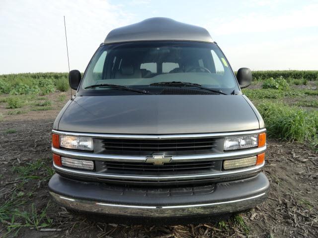 2001 Chevrolet Express 2.5i Premium