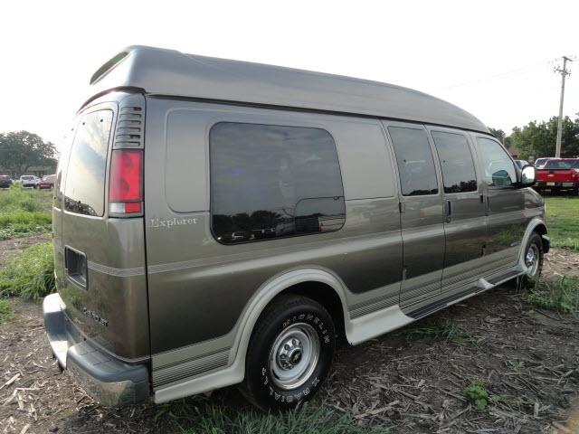 2001 Chevrolet Express 2.5i Premium