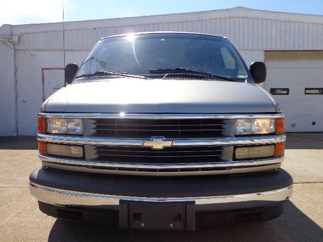 2001 Chevrolet Express Water Truck