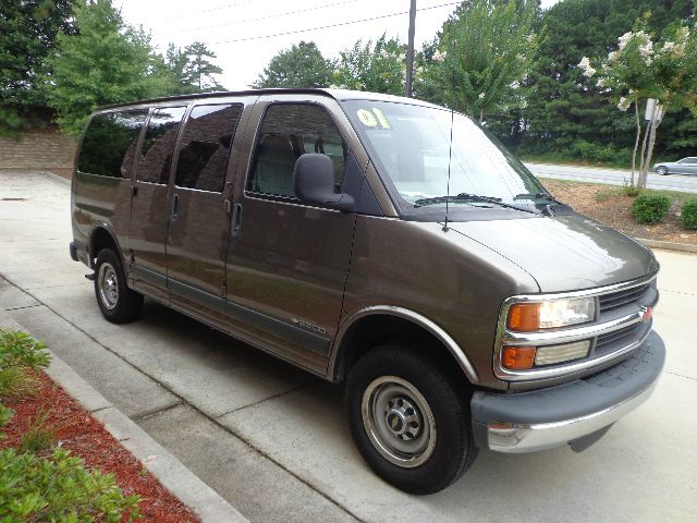 2001 Chevrolet Express LS 4X4