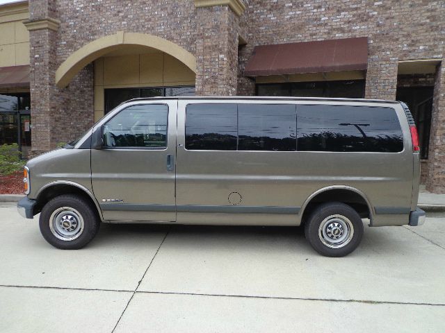 2001 Chevrolet Express LS 4X4