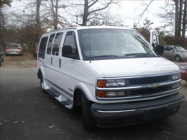 2001 Chevrolet Express Base