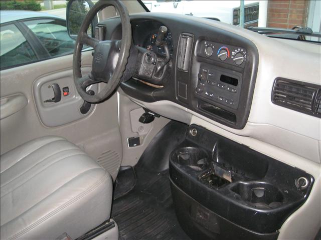 2001 Chevrolet Express 4WD Access V6 AT