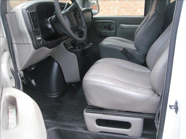 2001 Chevrolet Express 4WD Access V6 AT
