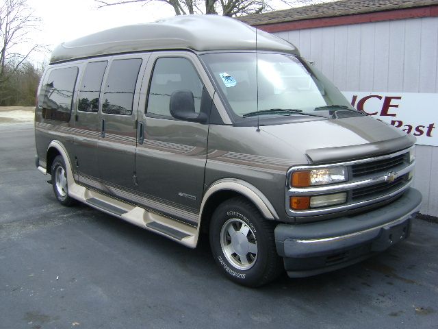 2001 Chevrolet Express 750i 4dr Sdn