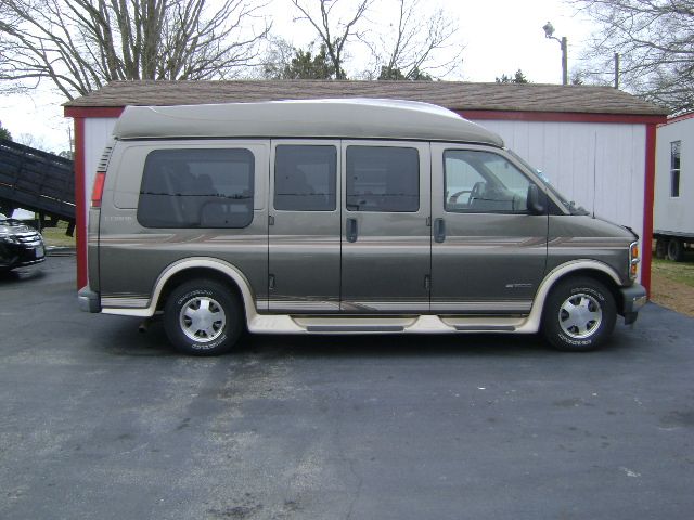 2001 Chevrolet Express 750i 4dr Sdn