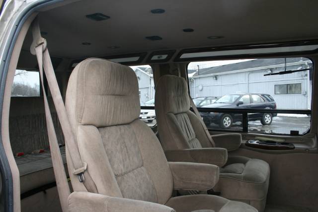 2001 Chevrolet Express Base