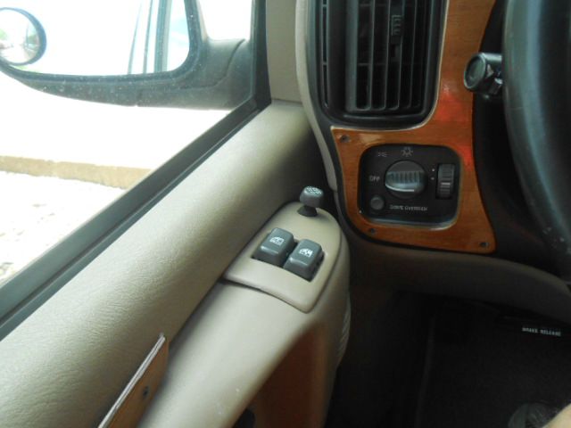 2002 Chevrolet Express 750i 4dr Sdn