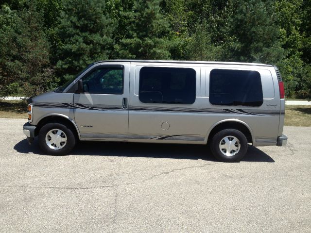 2002 Chevrolet Express LS Awd W/sunroof