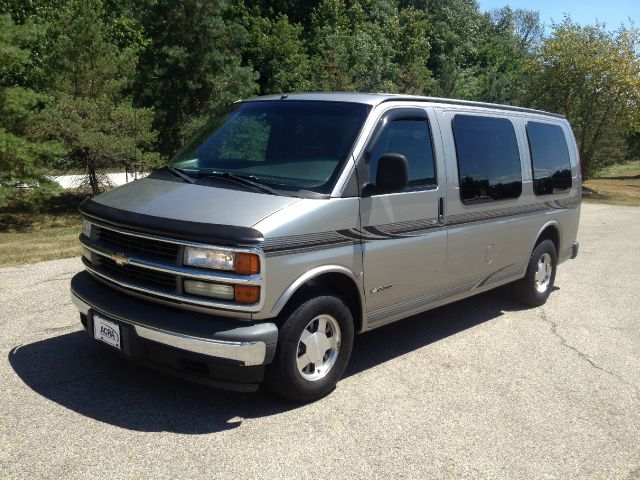 2002 Chevrolet Express LS Awd W/sunroof