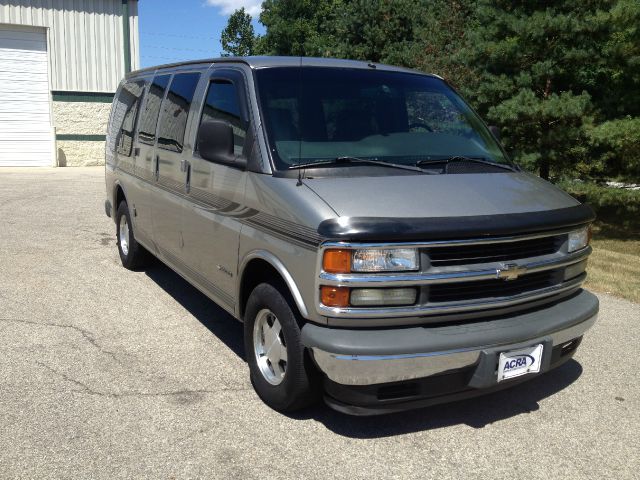 2002 Chevrolet Express LS Awd W/sunroof