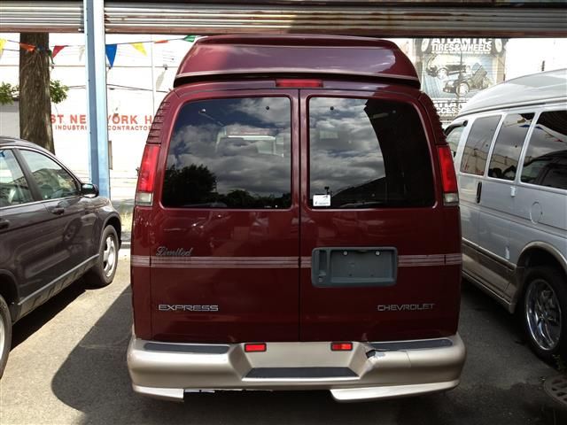 2002 Chevrolet Express SLE W/ Remote Start,moonrooftrailer TOW