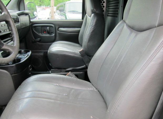 2002 Chevrolet Express REG WB