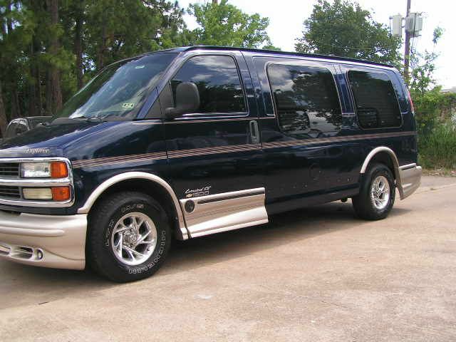 2002 Chevrolet Express 750i 4dr Sdn