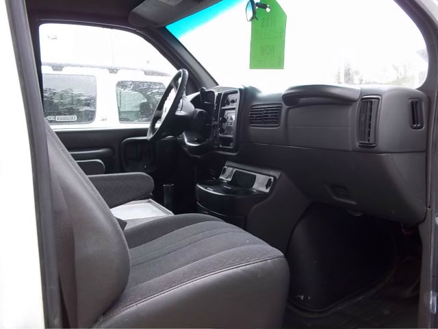 2002 Chevrolet Express REG WB