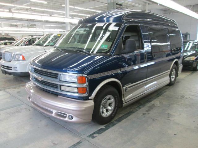 2002 Chevrolet Express 750i 4dr Sdn