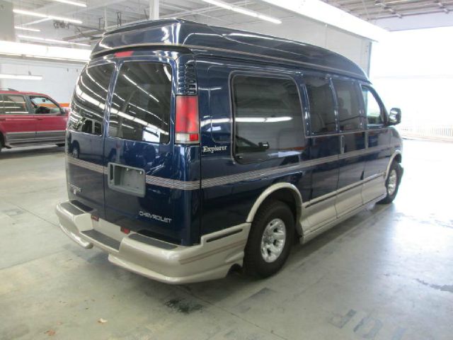 2002 Chevrolet Express 750i 4dr Sdn